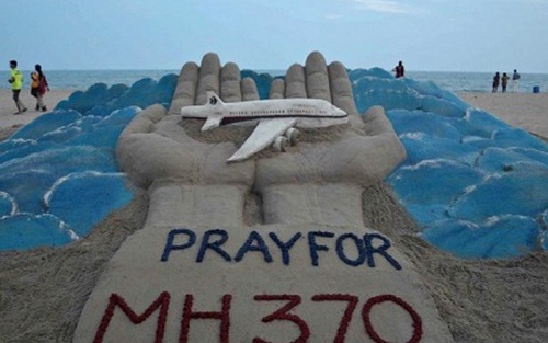 Tiếp viên máy bay QZ8501 của AirAsia cầu nguyện cho... MH17